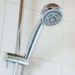 Comment déboucher un drain de douche