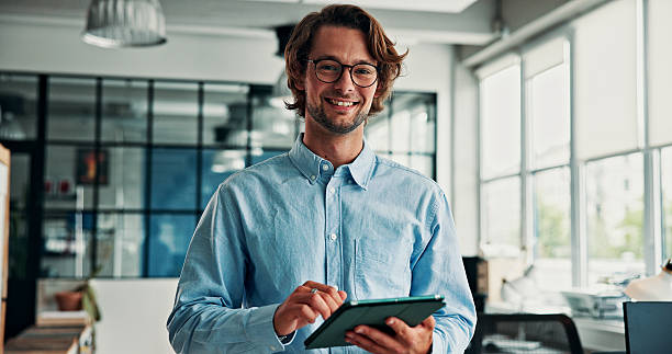 Un site rapide favorise l’engagement des visiteurs et réduit le taux de rebond. Ainsi, la stratégie de maintenance site web Lyon